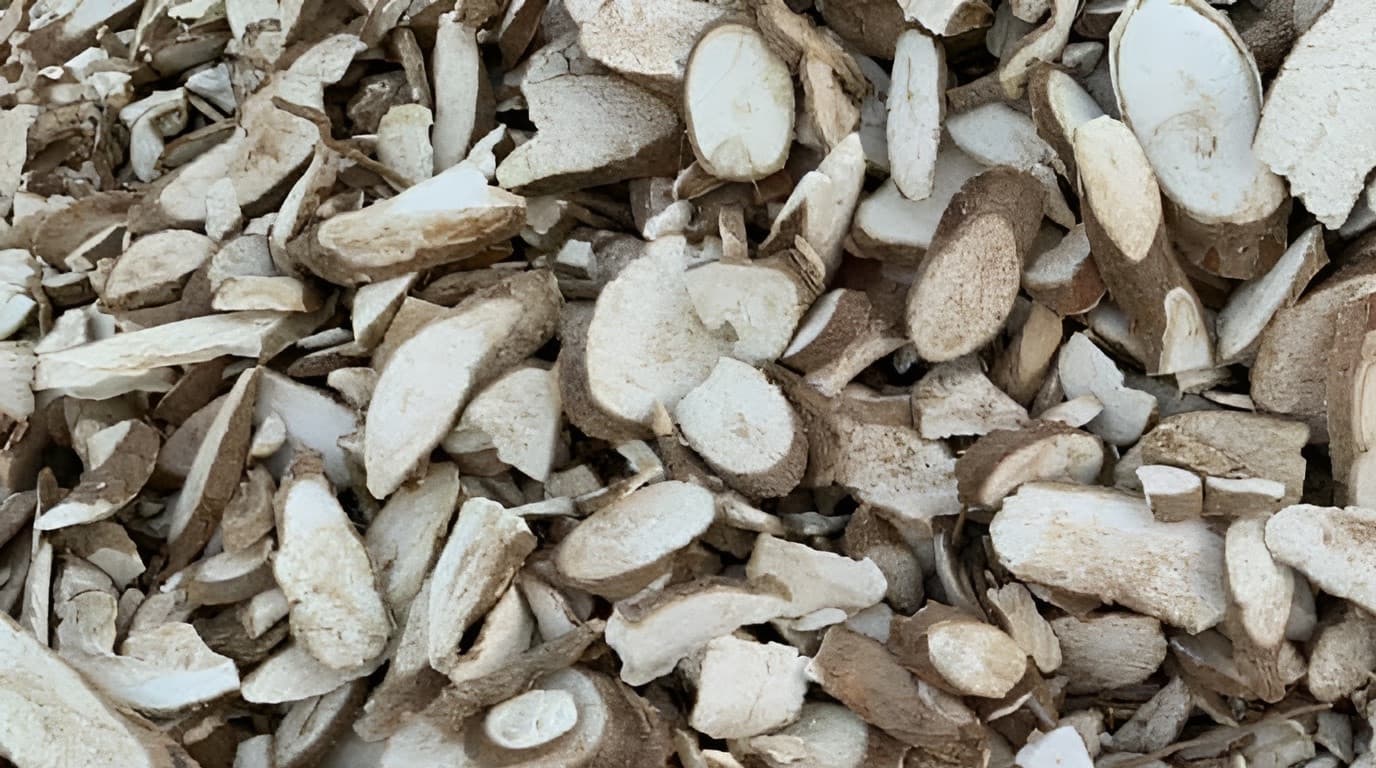 Dried, unpeeled cassava chips (Deko Group)